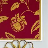 Elegancka tkanina Ajole (marka Zoffany) obszyta taśmą pełni tutaj funkcję obrazu, cena 576 zł/mb. Decodore