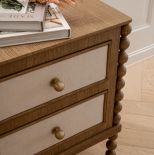 ławeczka z komodą na koralikowych nogach