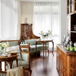 Elegancki salonik to idealne miejsce do przyjmowanie gości.