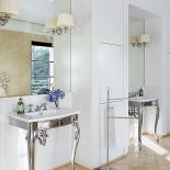 Eleganckie umywalki. Dom otwarty na las