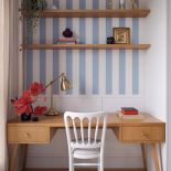 biurko w pokoju dziewczynki