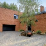 Elewacja z cegły, wymarzona przez właścicieli.