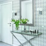 Ewa i Arek na co dzień urządzają domy innym. Zawsze w biegu, teraz postanowili zwolnić i zbudować własny. Stanął