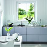 Ewa i Arek na co dzień urządzają domy innym. Zawsze w biegu, teraz postanowili zwolnić i zbudować własny. Stanął