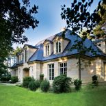 Ewa tak bardzo polubiła architekturę Bretanii, że postanowiła przenieść ją do... Puszczy Kampinoskiej.