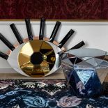 Eye of the Tiger, dekoracja nawiązująca do amuletu Oko Proroka