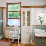 Fabryka Wnętrz słynie z luksusowych, ręcznie robionych kuchni i zabudów w stylu angielskim oraz mebli