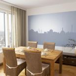 Farba perłowa Taika (44 zł za 0,225 litra) i półprzezroczysty perłowy laserunek (88 zł). TIKKURILA