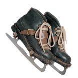 Figurówki dla panów, XX w. Na łyżwy