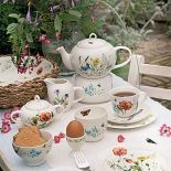 Filiżanka ze spodkiem kosztuje 20 zł, talerzyk śniadaniowy - 16 zł, kieliszek na jajko - 8 zł, a pękaty