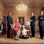 Filmowa rodzina Recchi w jadalni. Kadr z filmu.