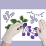 Fiolet i malinowy odcień różu nadzadzą wnętrzu letniego klimatu.