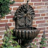 Fontanna firmy Robers. Ręcznie kute lampy do ogrodu