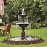 Fontanna firmy Robers. Ręcznie kute lampy do ogrodu