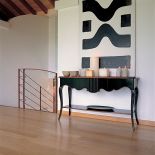 Fornirowana konsolka z czereśni. Cena ok. 22 200 zł. SELVA