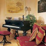 Fortepian, który Bożena kupiła od koleżanki w potrzebie. Przypomina o jej niespełnionej pasji- kiedyś marzyła,