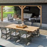 Fotel Dominica z włókna syntetycznego, odporny na promienie UV i działanie temperatury od –40°C do +80°C. Cena 2129 zł.