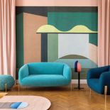 Fotel Geo na cienkich złotych nóżkach pasuje do sofy z tej samej kolekcji, SABA ITALIA