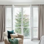 Białe wnętrza pełne świątecznych kolorów