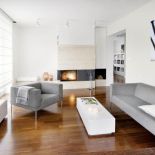 Fotografie komponują się z nowoczesnym wnętrzem.