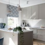 beżowa kuchnia w stylu hamptons