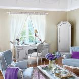 Francuskie fotele w błekitach, ulubionym kolorze Katarzyny.