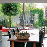 Gabiony to pomysłowa przegroda - wyglądają naturalnie, oddzielają od miejskiego hałasu i ogrodu sąsiada. Rosną