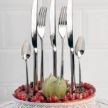 Gaia - za komplet dla sześciu osób zapłacimy 696 zł - T.I.E. ART GLAS PLUS. Tort firmy BATIDA. Szklana taca - CZARNY BUTIK