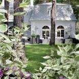 Gąszcz przypadkowych krzaków i wysokich traw ogrodnicy zmienili w piękny ogród. Choć nie do końca angielski ? bo nie