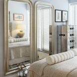 lustro naprzeciwko łóżka