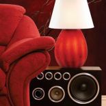 Gentle Red - podświetlany jest nie tylko abażur, ale również szklana podstawa. Cena - 545 zł. FALKO