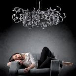 Genua z fantazyjnie giętego szkła i chromowanymi dodatkami kosztuje 2713 zł. elektromag Lighting