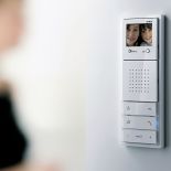 Głośno mówiący wideounifon z 2-calowym kolorowym wyświetlaczem. gira