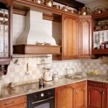 Główną ozdobą kuchni jest kolekcja naczyń miedzianych z początku XVIII wieku, z Rosji oraz z Polski.