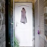 Gołębi kolor dodaje elegancji. Willa w zaczarowanym ogrodzie