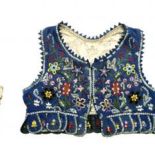 Gorset ślubny z białego atłasu, wyszywany, zapinany na haftki, XIX-XX w., Muzeum w Przeworsku. Gorset z niebieskiej wełenki,