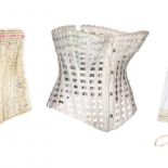 Gorset-sznurówka z tkaniny bawełnianej, wykończony taśmą pasmanteryjną, usztywniony fiszbinami, pocz. XX w., Muzeum