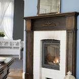 Gospodarze lubią patrzeć na ogień dlatego zaprojektowali kominek.