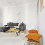 Gospodyni wybrała podłogę z bielonego, szczotkowanego dębu.