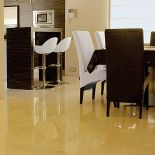 Granitowa posadzka Golden Desert. Za mkw. zapłacimy 960 zł. I-MAR