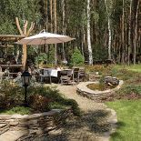 Grill leśnych ludzi. Jednym przypomina czapkę czarodzieja, innym kojarzy się z chatką Baby Jagi. Wszyscy są zgodni, że jest