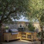 duży grill ogrodowy