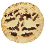 Guzik rzeźbiony w kości. Guzik z pętelką