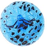 Guzik z turkusowym owadem, fot. Shutterstock.com