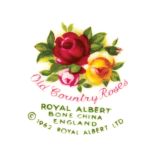 Harold Holdcroft zaprojektował różany wzór specjalnie dla manufaktury Royal Albert w Stoke-on-Trent.