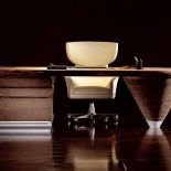 Hebanowe biurko Scriptor zostało zaprojektowane w 2004 r.