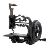 Historia wynalezienia maszyny do szycia z seksem w tle.