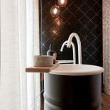 Ich dom jest jak owoc romansu między nowojorskim loftem a francuską kamienicą. Ta ostatnia dominuje, ale trudno się dziwić