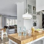 Ich dom jest jak owoc romansu między nowojorskim loftem a francuską kamienicą. Ta ostatnia dominuje, ale trudno się dziwić