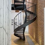 Idealne do industrialnego wnętrza, wybrał je gospodarz.